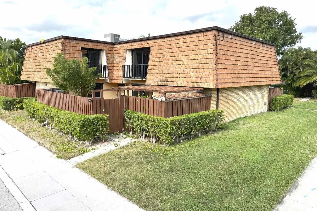1006 10th Lane Greenacres FL 33463