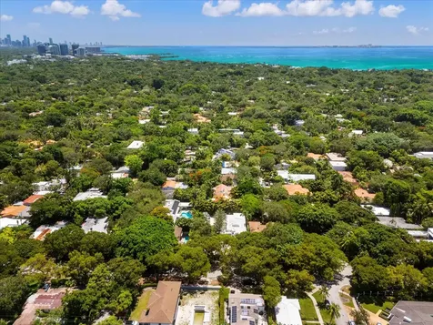 3917 S Le Jeune Road Miami FL 33146