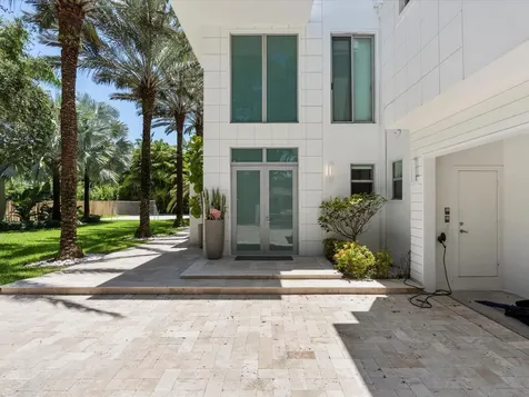 3917 S Le Jeune Road Miami FL 33146