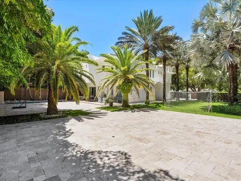 3917 S Le Jeune Road Miami FL 33146