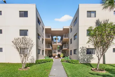 5130 Las Verdes Circle Delray Beach FL 33484