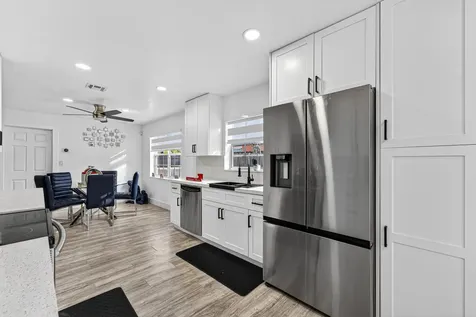 851 Sw 67th Avenue North Lauderdale FL 33068