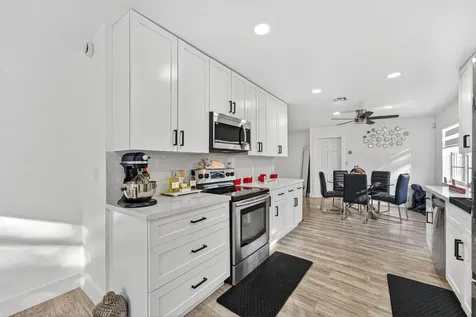 851 Sw 67th Avenue North Lauderdale FL 33068