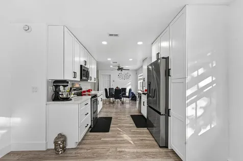 851 Sw 67th Avenue North Lauderdale FL 33068