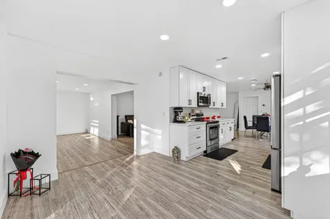 851 Sw 67th Avenue North Lauderdale FL 33068