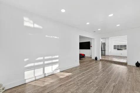 851 Sw 67th Avenue North Lauderdale FL 33068