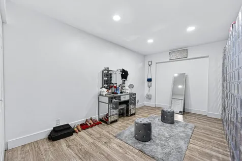 851 Sw 67th Avenue North Lauderdale FL 33068
