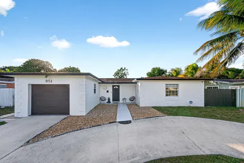 851 Sw 67th Avenue North Lauderdale FL 33068