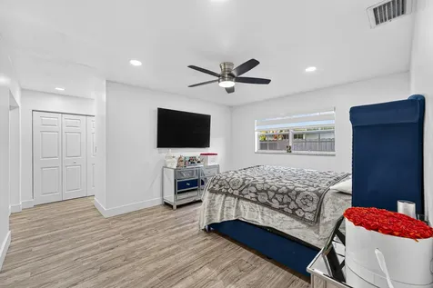 851 Sw 67th Avenue North Lauderdale FL 33068