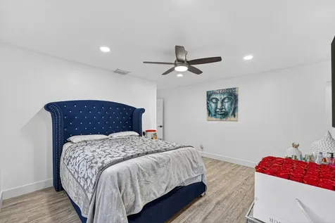 851 Sw 67th Avenue North Lauderdale FL 33068