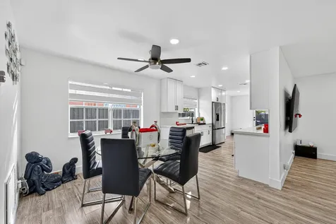 851 Sw 67th Avenue North Lauderdale FL 33068