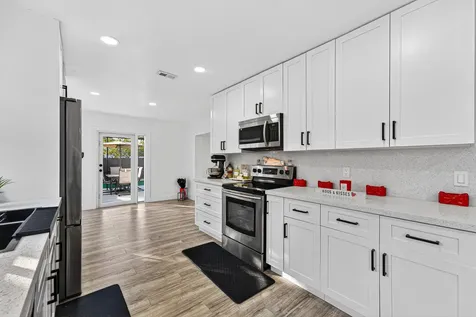 851 Sw 67th Avenue North Lauderdale FL 33068