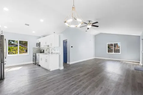 8209 Sw 12th Street North Lauderdale FL 33068