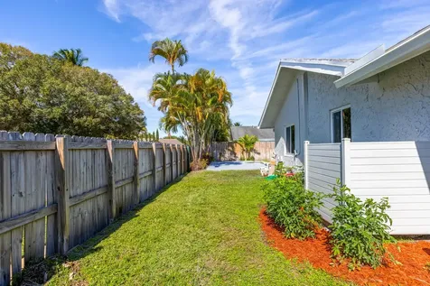 8209 Sw 12th Street North Lauderdale FL 33068