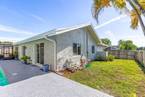 8209 Sw 12th Street North Lauderdale FL 33068