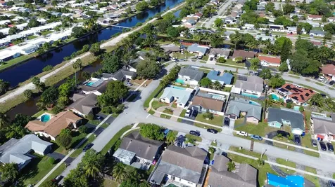 8209 Sw 12th Street North Lauderdale FL 33068