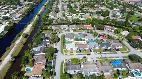 8209 Sw 12th Street North Lauderdale FL 33068