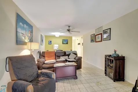 2121 Ne 1st Court Boynton Beach FL 33435