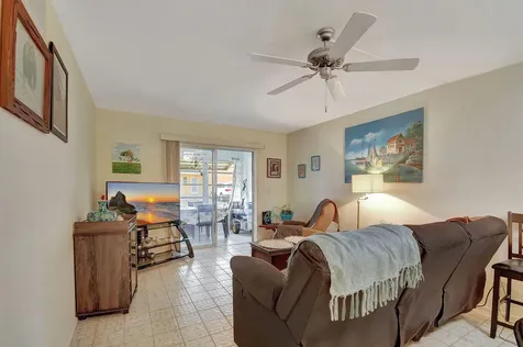 2121 Ne 1st Court Boynton Beach FL 33435