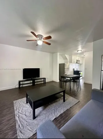 7035 Rue Granville Miami Beach FL 33141