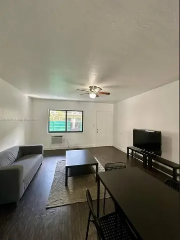 7035 Rue Granville Miami Beach FL 33141