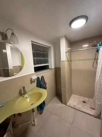 7025 Rue Granville Miami Beach FL 33141
