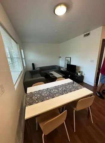 7025 Rue Granville Miami Beach FL 33141