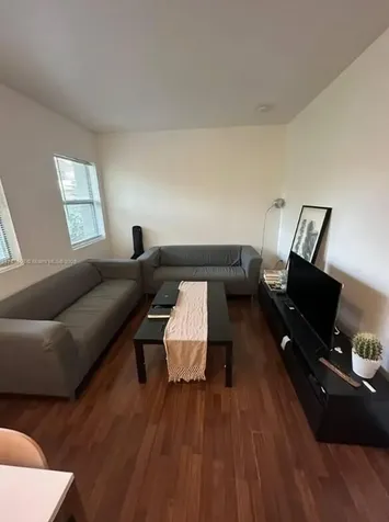 7025 Rue Granville Miami Beach FL 33141