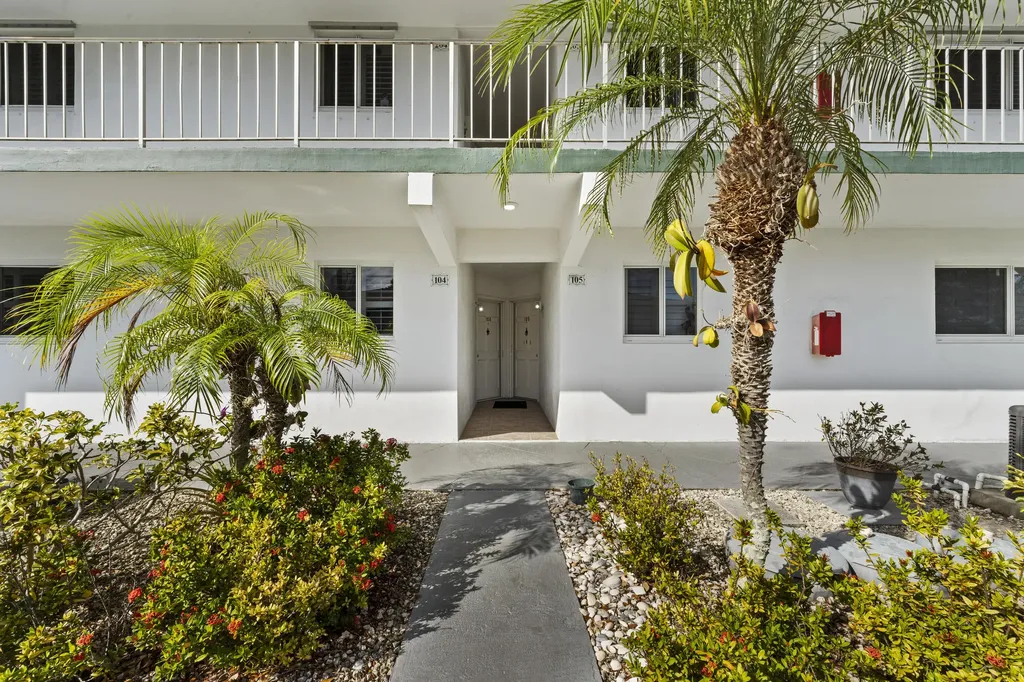 7 Westwood Avenue Tequesta FL 33469