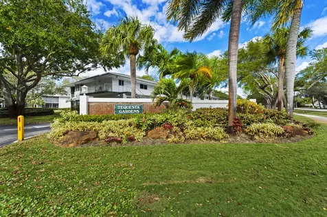 7 Westwood Avenue Tequesta FL 33469