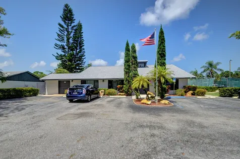 1152 Summit Trail Circle West Palm Beach FL 33415