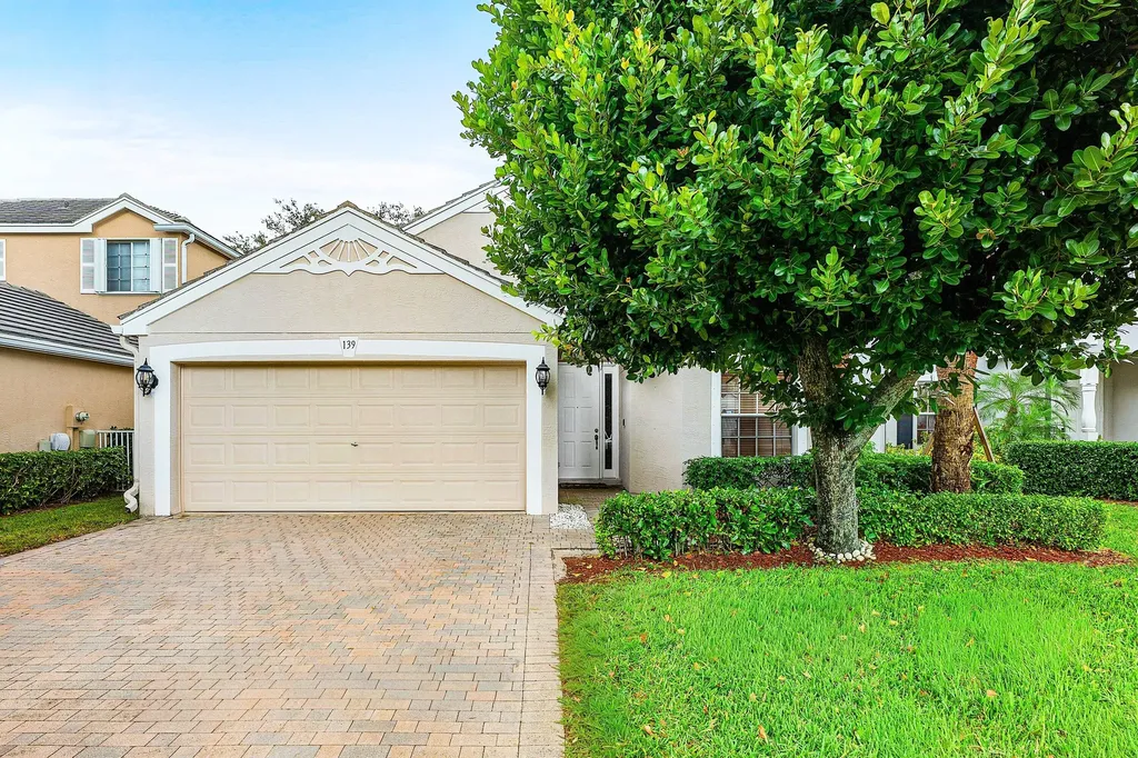 139 Berenger Walk Royal Palm Beach FL 33414