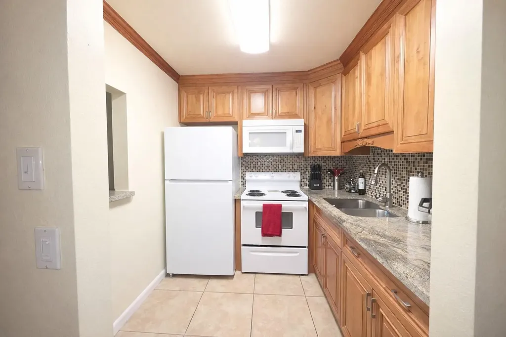 204 Kent L West Palm Beach FL 33417