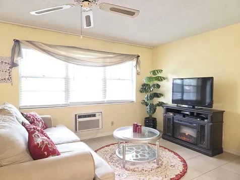 204 Kent L West Palm Beach FL 33417