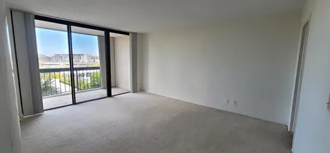 2425 Presidential Way West Palm Beach FL 33401