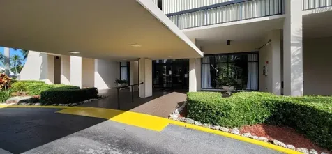 2425 Presidential Way West Palm Beach FL 33401
