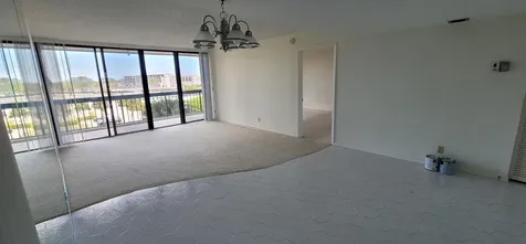 2425 Presidential Way West Palm Beach FL 33401
