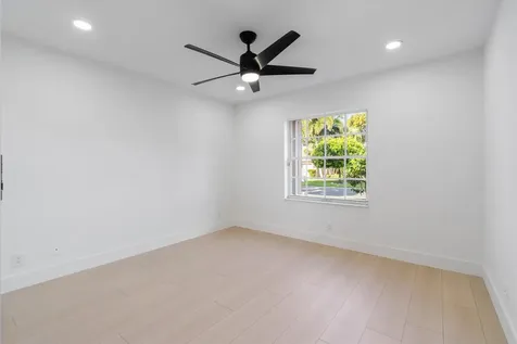 6518 Via Trento Delray Beach FL 33446