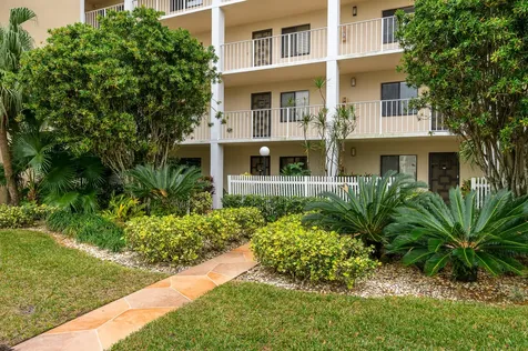 7290 Kinghurst Drive Delray Beach FL 33446