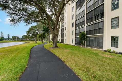7290 Kinghurst Drive Delray Beach FL 33446