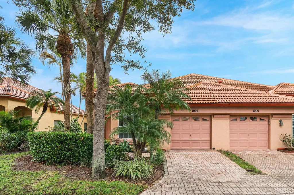 1007 Via Jardin Riviera Beach FL 33418