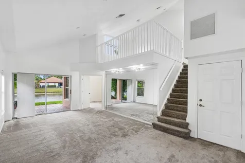 1007 Via Jardin Riviera Beach FL 33418