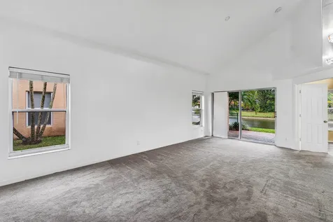 1007 Via Jardin Riviera Beach FL 33418