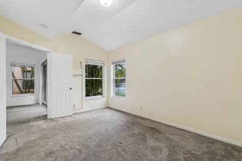 1007 Via Jardin Riviera Beach FL 33418
