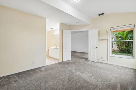 1007 Via Jardin Riviera Beach FL 33418
