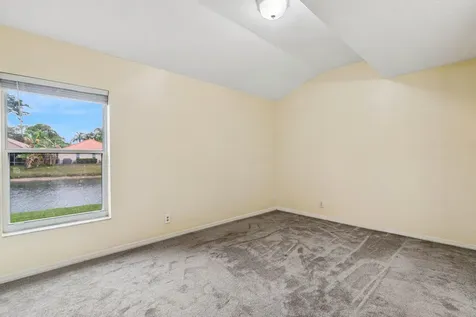 1007 Via Jardin Riviera Beach FL 33418