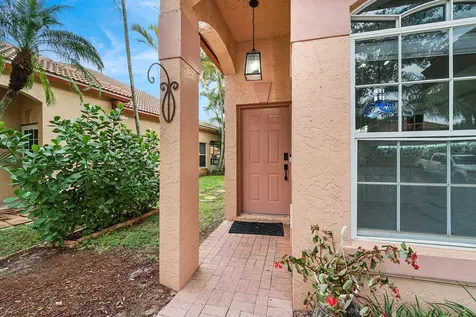 1007 Via Jardin Riviera Beach FL 33418