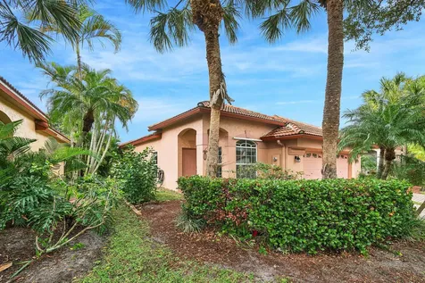 1007 Via Jardin Riviera Beach FL 33418