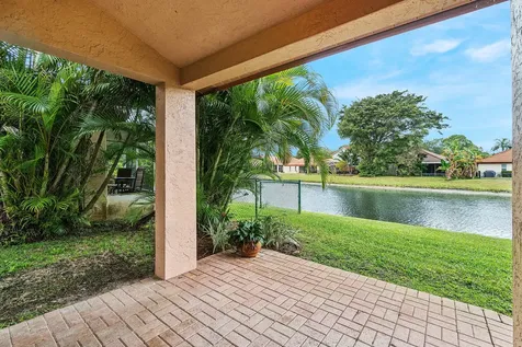 1007 Via Jardin Riviera Beach FL 33418