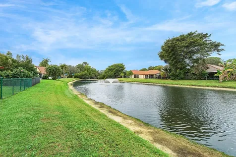 1007 Via Jardin Riviera Beach FL 33418